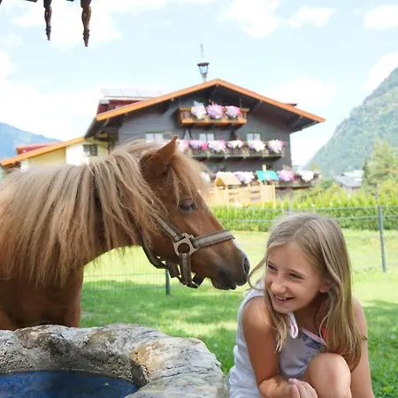 Апартаменты Kendlgut Am Biobauernhof Inklusive Unbegrenztem Eintritt In Alpentherme Бад Хофгаштайн